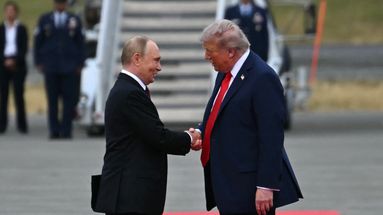 La poignée de main historique entre Trump et Poutine en Alaska le 15 août 2025