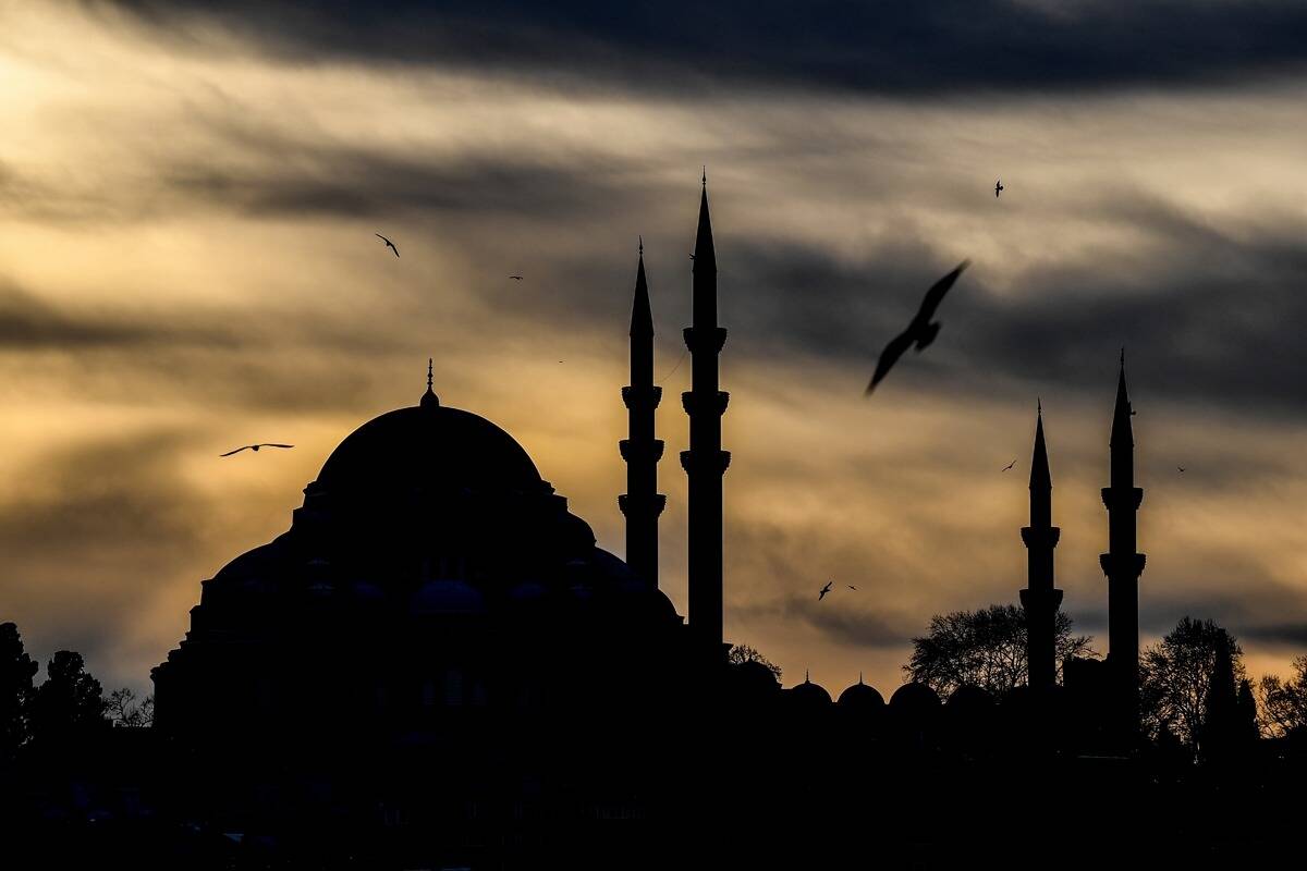 Deux adolescents de 15 et 17 ans retrouvés morts dans leur chambre d’hôtel par leur père après avoir dîné dans un quartier touristique d'Istanbul