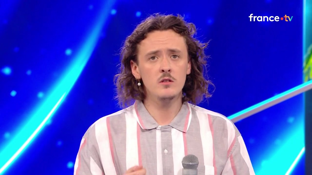 le Maestro s’attaque à une chanteuse ...