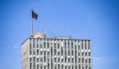 Les municipales à Toulon : l’ombre de Falco, la guerre de succession et la menace RN