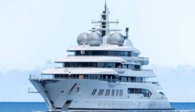 Saisi aux États-Unis, le superyacht Amadea d'un oligarque russe mis aux enchères - l'Opinion