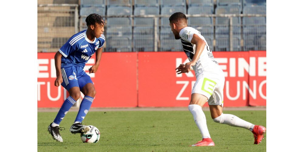 Victorieux (2-3) à Graz, le Racing de Samuel Amo-Ameyaw, passeur et buteur mercredi, boucle sa préparation ce samedi de l'autre côté du Rhin, à Mayence. Photo Laurent Réa