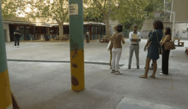 "Ici, 369 000 Euros ont été investis", visite de chantier des écoles rénovées pendant les vacances à Marseille