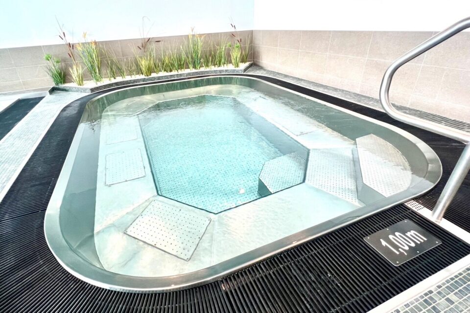 Dès le 13 septembre, les clients auront accès au jacuzzi.