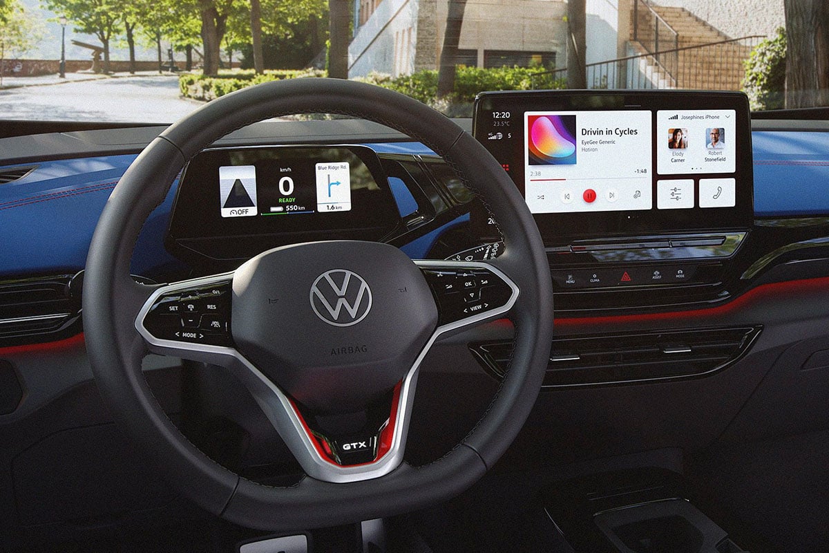 Intérieur du Volkswagen ID.4 avec volant capacitif et écran central tactile