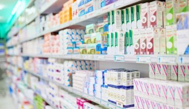 Voici la liste noire des médicaments à fuir en 2025, jugés "plus dangereux qu'utiles"