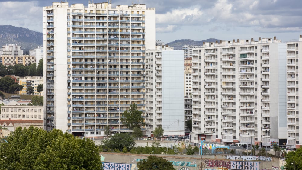 Un vendeur de cigarettes à la sauvette tente de fuir et finit dans le coma à Marseille