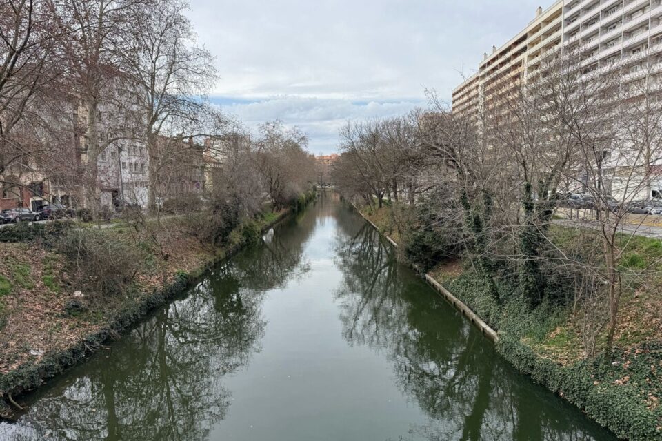 Courir le long du canal du midi avec deux ambiances possible : le tumulte de la ville ou le calme. 