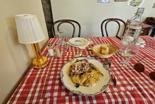 Yves Larocca a ouvert son Bistrot d’Antan en mai à Saint-Étienne (© Mathias Souteyrat / actu.fr)