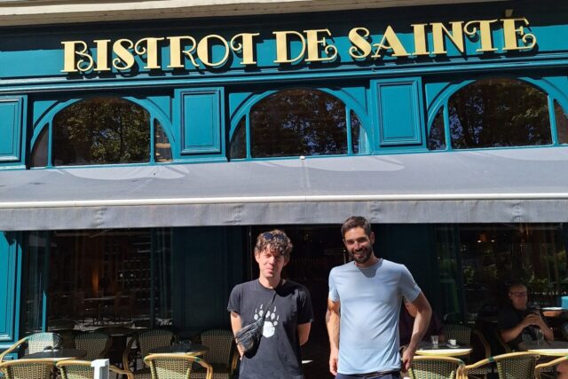 Thomas, Benjamin et Ivana ont repris l’ancien Bistot de Paris place Jean-Jaurès à Saint-Etienne pour en faire le Bistrot de Sainté. (© Mathias Souteyrat / actu.fr)