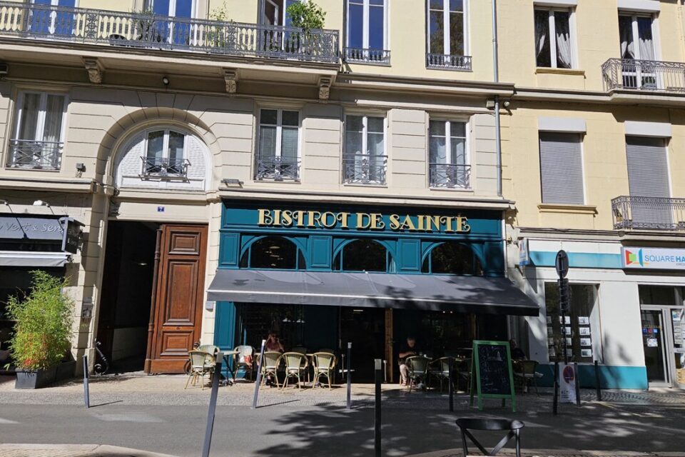 Fini le rouge, place au vert (évidemment) pour le Bistot de Sainté.