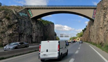 Près de Marseille. Un homme chute d'un pont au dessus de cette autoroute très fréquentée