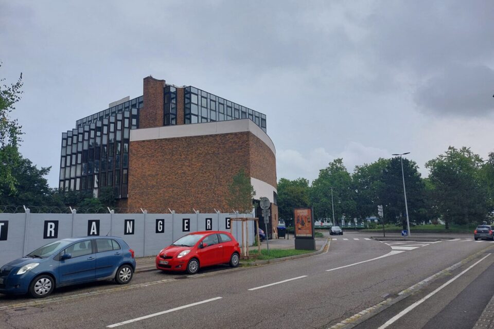 Les bureaux du département informatique de la trésorerie générale ont été créés en 1983.
