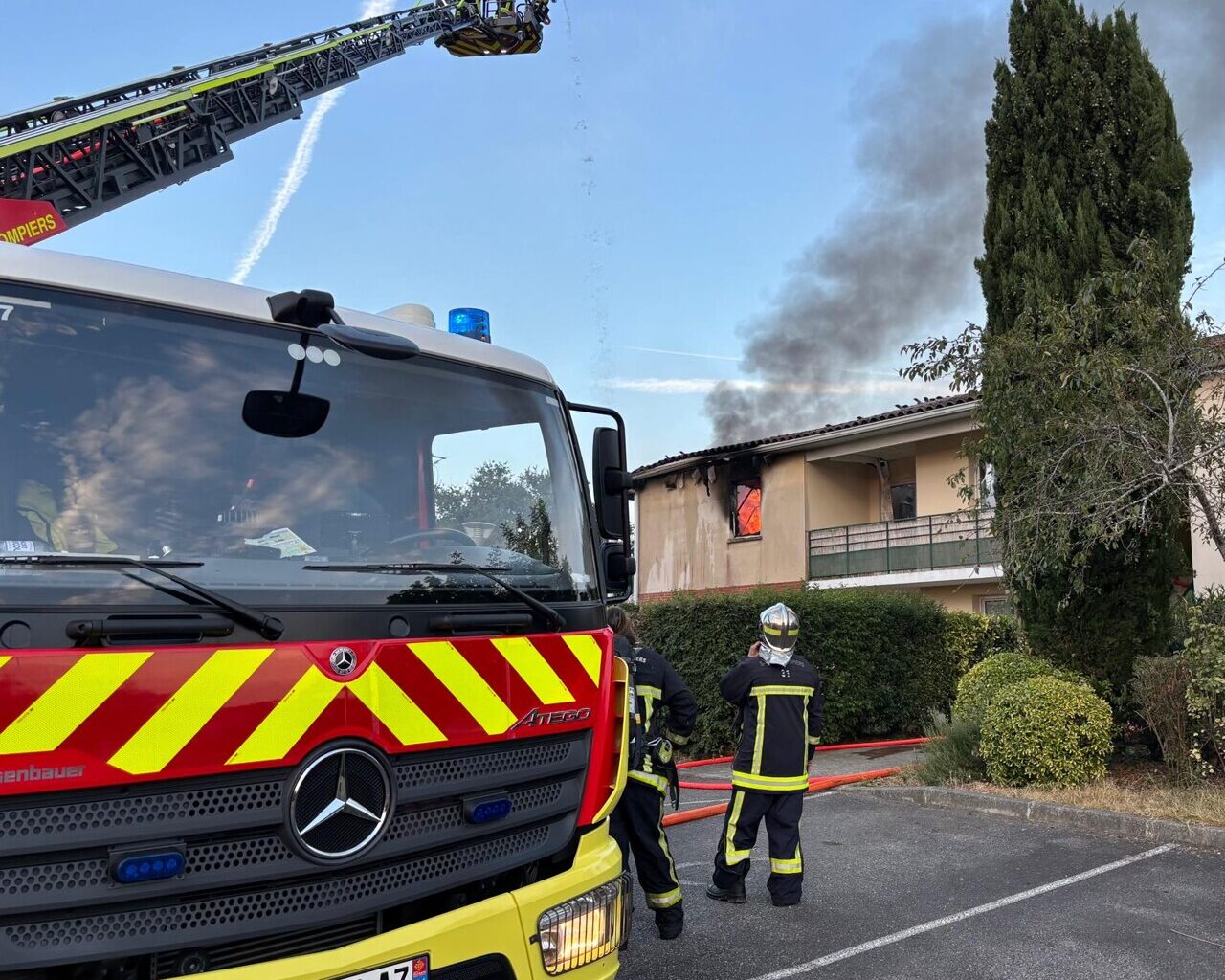 Près de Toulouse, le feu se propage à plusieurs appartements, les habitants évacués