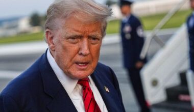 USA : Trump ordonne la mise en berne des drapeaux en hommage aux victimes de la fusillade du Minnesota