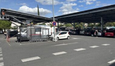 le parking du Carrefour Market de Saint-Lazare équipé d'ombrières photovoltaïques