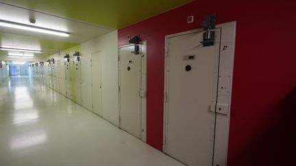 Des cellules dans la prison de Vendin-le-Vieil (Pas-de-Calais), le 14 mai 2025. (MICHEL EULER / POOL / AFP)