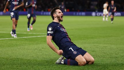 Khvicha Kvaratskhelia en Ligue des champions face à l'Atalanta Bergame, le 17 septembre 2025. (FRANCK FIFE / AFP)