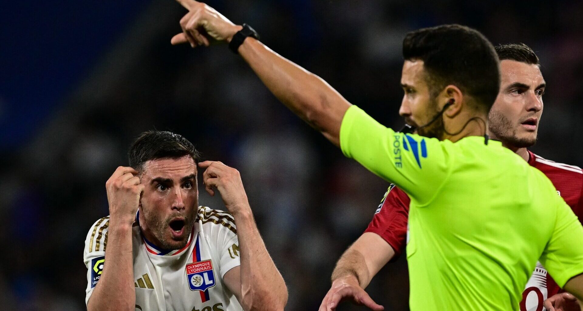 OL (0-1) : l’arbitrage pointé du doigt