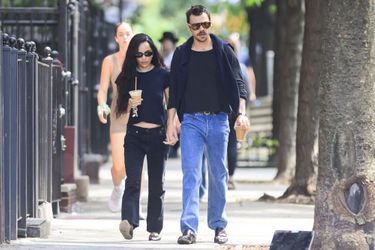 Zoë Kravitz et son nouveau compagnon Harry Styles se baladent main dans la main à New York le 4 septembre 2025.