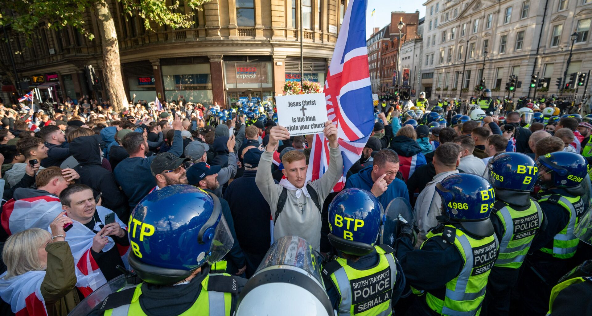 plus de 110.000 personnes rassemblées à Londres contre la submersion migratoire