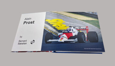 Le photographe Bernard Bakalian célèbre le 40ème anniversaire du premier titre de Champion du Monde de F1 d'Alain Prost par un nouvel ouvrage d'art photographique