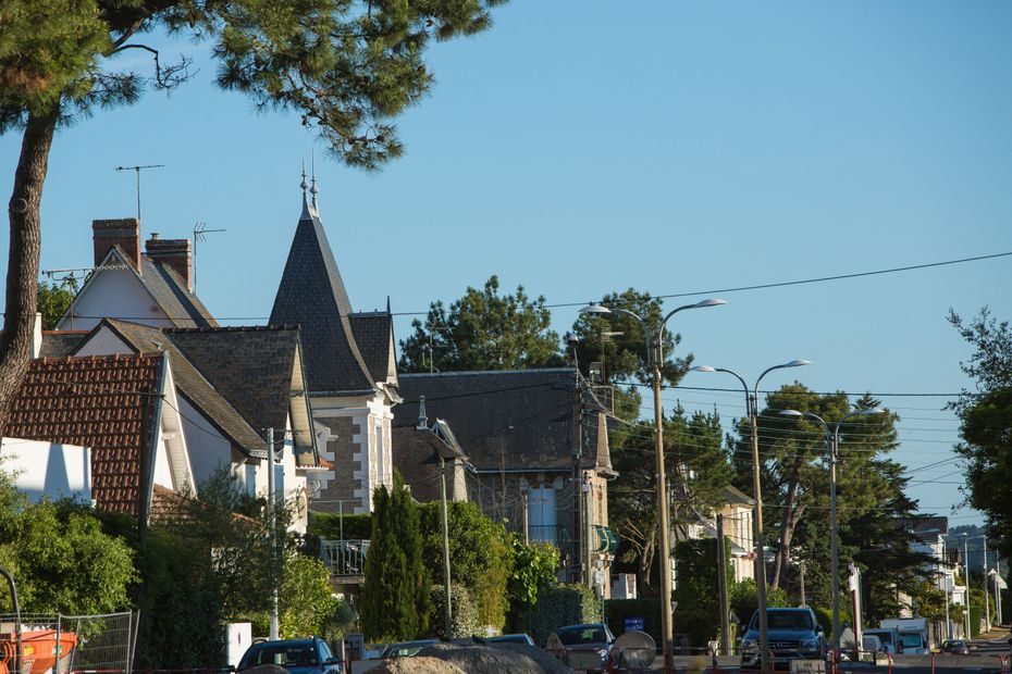 Son voisin trouve que sa piscine est trop contemporaine et ne correspond pas à l'architecture traditionnelle de La Baule
