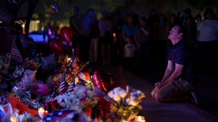 Rassemblement en hommage à Charlie Kirk, jeudi 11 septembre, à Phoenix, en Arizona. (ERIC THAYER / GETTY IMAGES NORTH AMERICA VIA AFP)