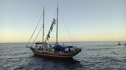 La flottille Global Sumud en mer, en direction de la bande de Gaza, le 30 septembre 2025. (OGNJEN MARKOVIC / ANADOLU / AFP)