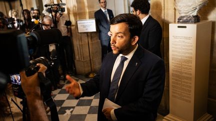 A Paris, le 8 septembre 2025, Jean-Philippe Tanguy, député du groupe Rassemblement national, s'adresse aux journalistes à l'Assemblée nationale. (TELMO PINTO / NURPHOTO)