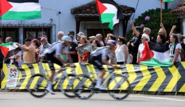 La Vuelta fait toujours face aux débordements des manifestants pro-palestiniens - L'Équipe