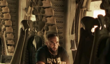 Musique: Médine tourne son clip au HR Giger Bar à Gruyères