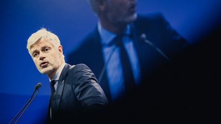 Le chef de file des députés LR à l'Assemblée nationale, Laurent Wauquiez, s'exprime lors du Congrès du parti, le 6 septembre 2025, au Port Marly (Yvelines). (BASTIEN OHIER / HANS LUCAS / AFP)