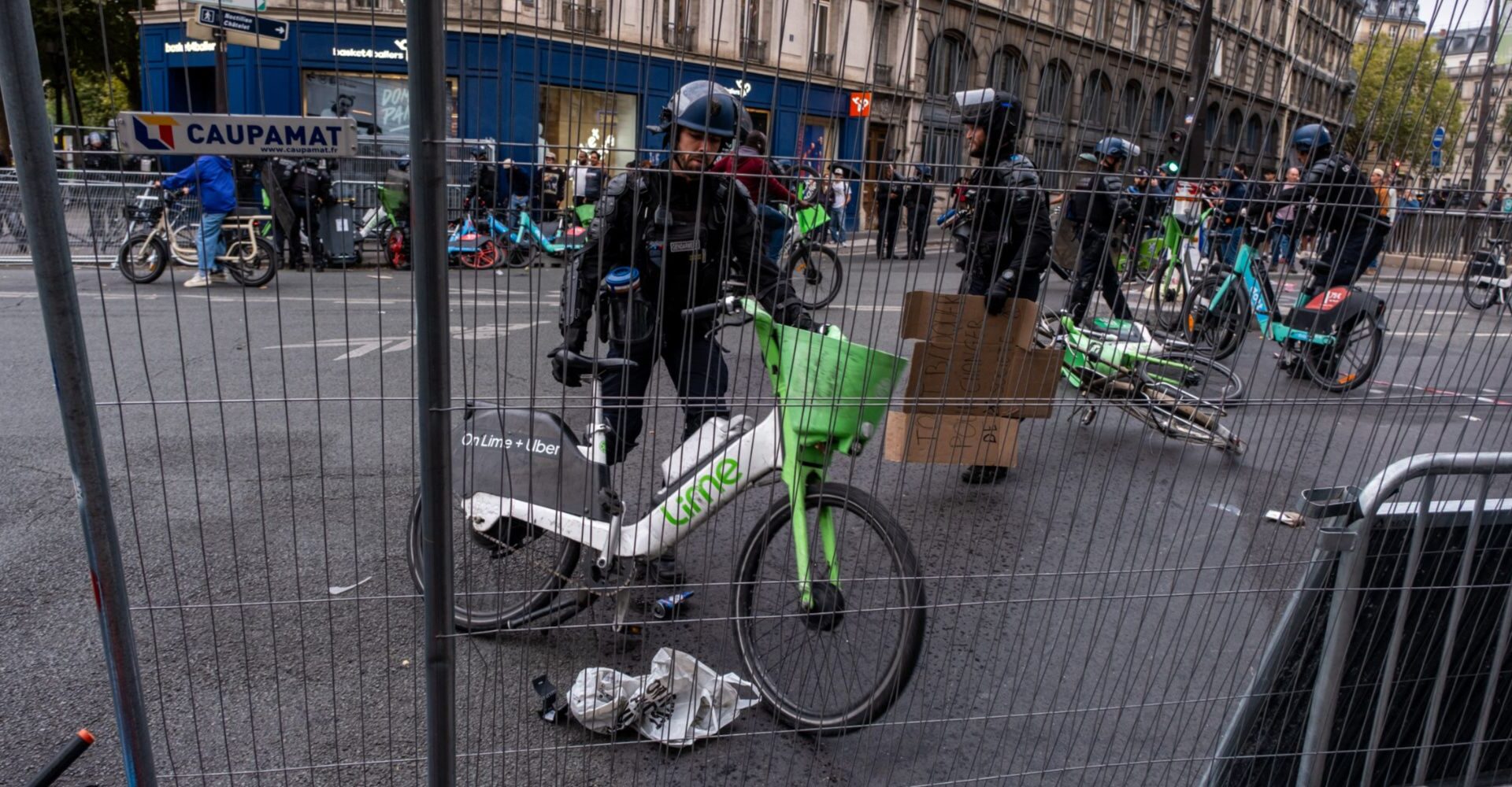 à Châtelet, incendies, violences et gaz lacrymogènes ont marqué la journée de mobilisation