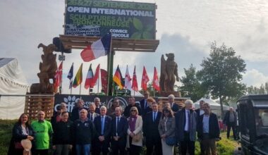 en 2026, cette commune accueillera les champions mondiaux de sculptures à la tronçonneuse