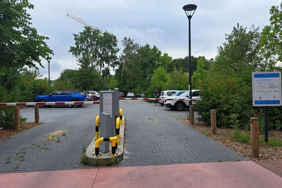 Le parking Coeur Courrouze est accessible 24h/24 et 7j/7. Il se situe en face de la station Courrouze sur ligne B du métro.