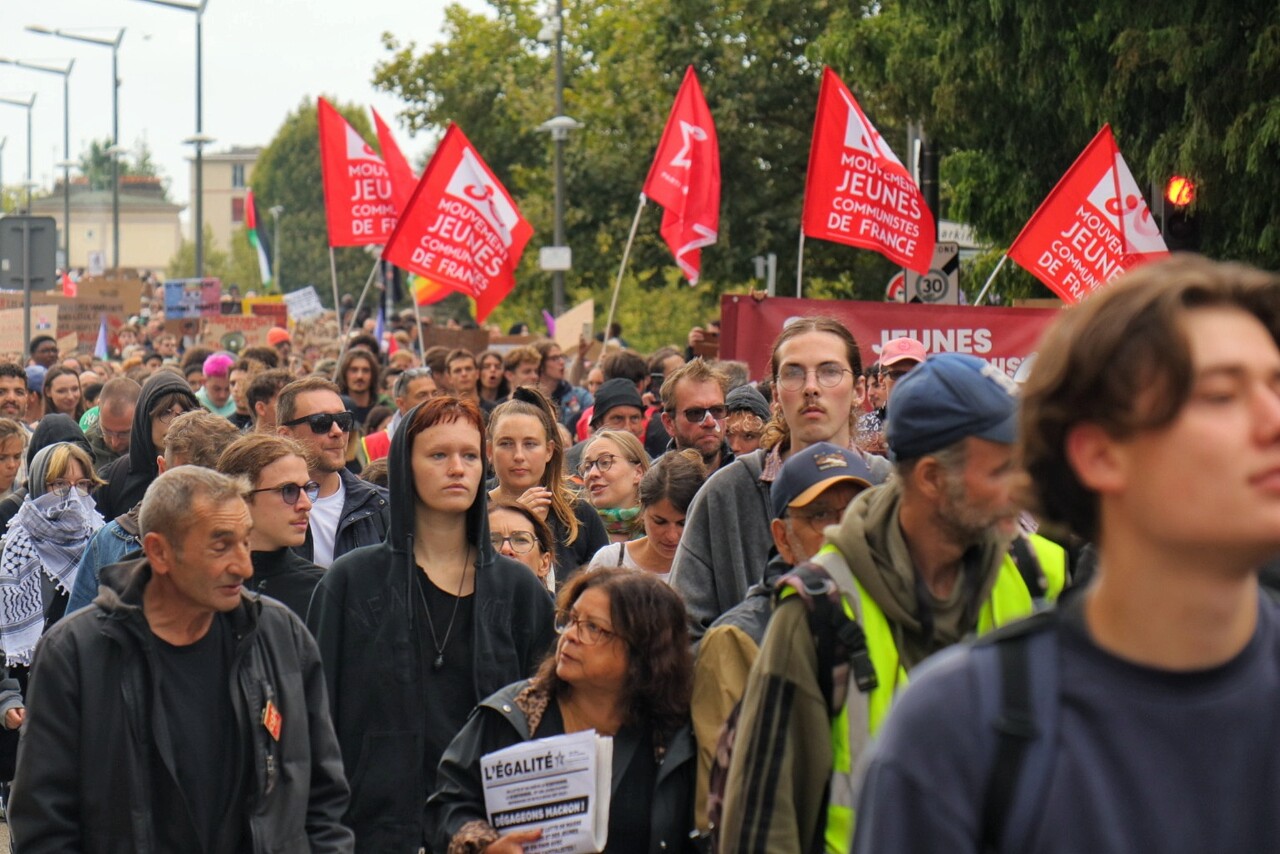 jeunes révoltés et boomers en colère réunis le temps d'une manifestation