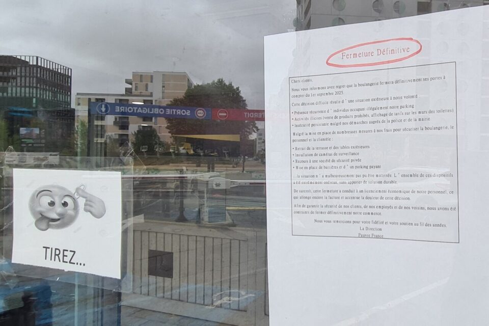 Les clients découvrent depuis lundi 1er septembre une affiche annonçant la fermeture définitive de la boulangerie.