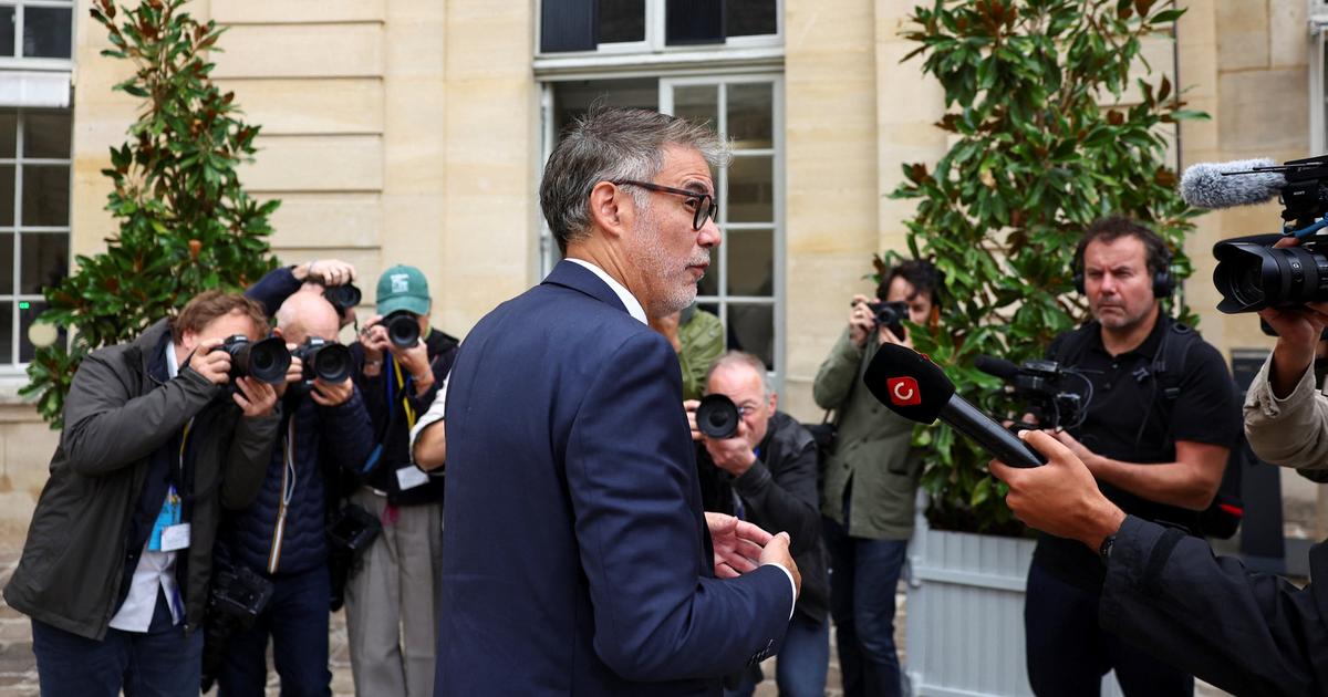 courtisé par Emmanuel Macron, le PS se voit déjà à Matignon