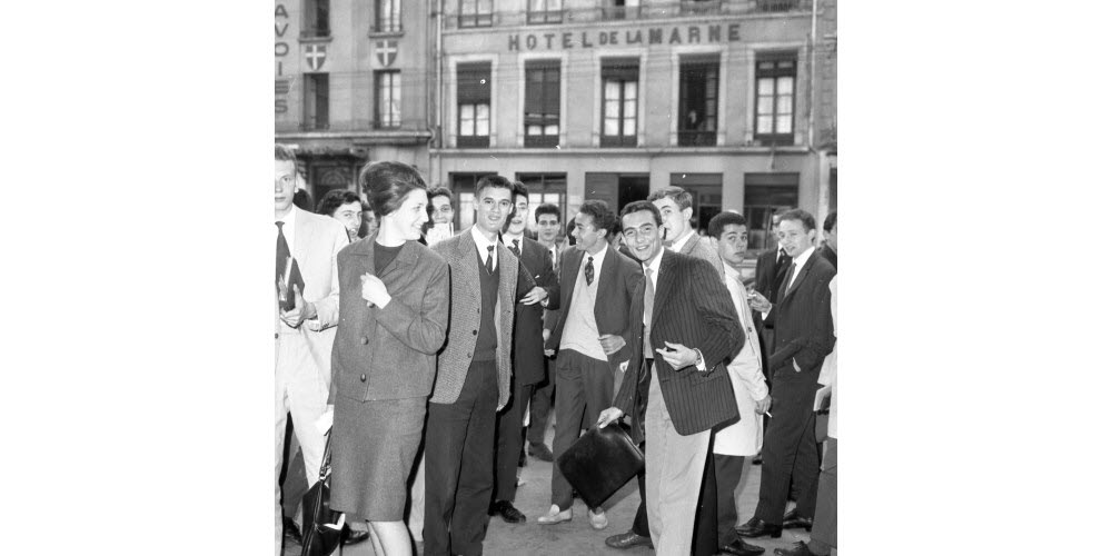11 juin 1961, ces étudiants ne semblent pas trop stressés en cette première journée d’examen du baccalauréat. Archives Le Progrès