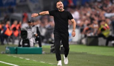 Roberto De Zerbi félicite ses remplaçants - Ligue 1 - J6 - Strasbourg-Marseille (1-2)