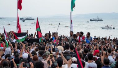 En Tunisie, un millier de personnes dont Rima Hassan, accueillent la flottille pour Gaza, partie de Barcelone