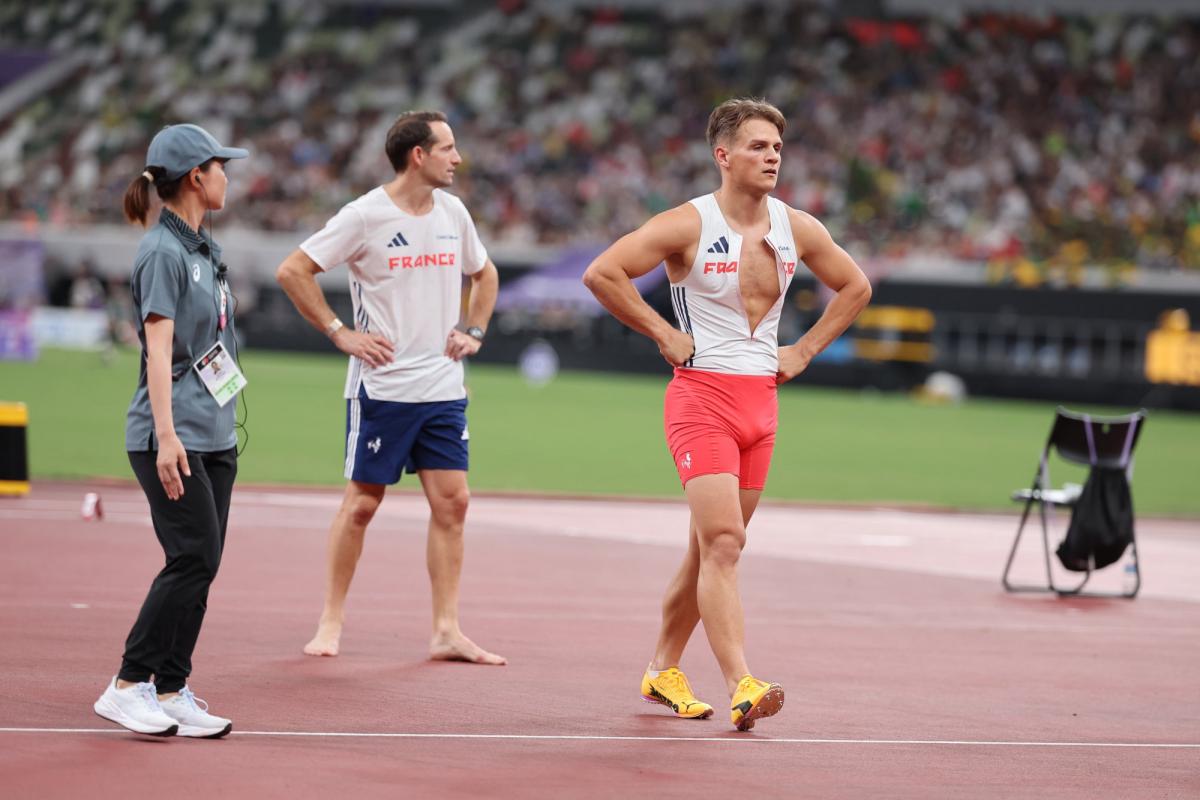 c'est fini pour les Français en finale de saut à la perche aux Mondiaux d'athlétisme