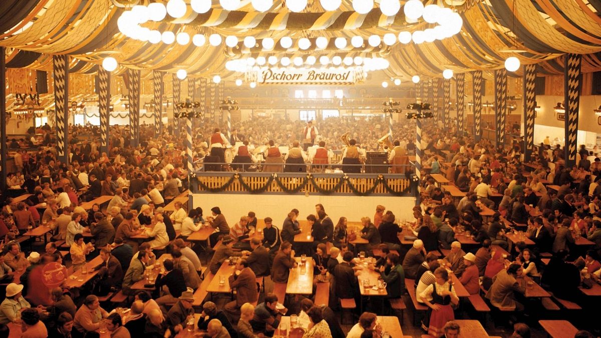 Fumer à l'intérieur ou apporter sa propre bière : les interdits de l'Oktoberfest qui pourraient vous couter cher