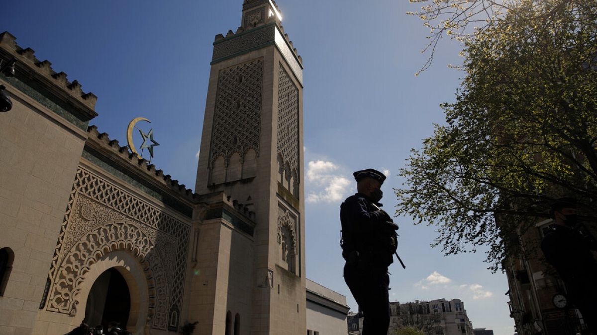 France : neuf têtes de porc retrouvées devant des mosquées à Paris et en Île-de-France