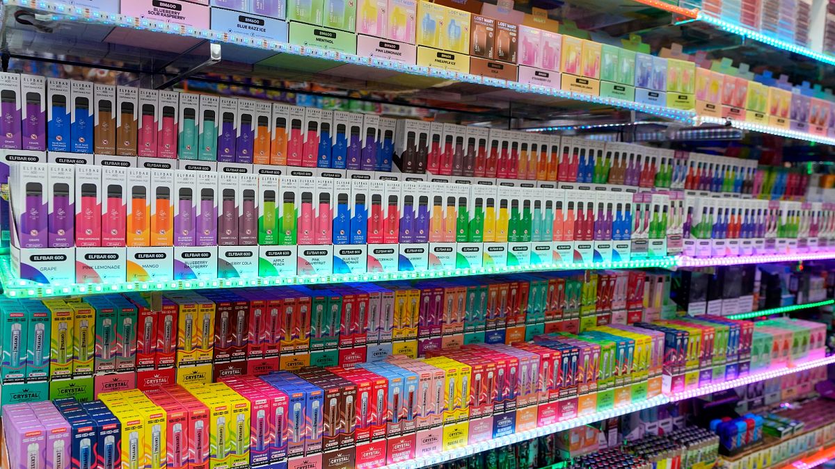 Le vapotage, responsable de problèmes de santé irréversibles pour les ados, selon les experts