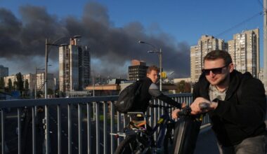 Ukraine : le siège du gouvernement incendié, la plus vaste attaque aérienne russe depuis le début du conflit