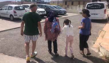 Rentrée scolaire à Marseille : en situation de handicap, Kamillia est privée d'école faute d'accompagnement