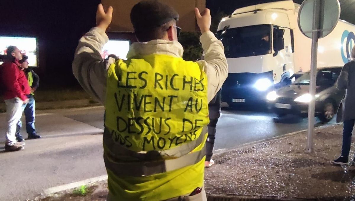 "Bloquons tout" : "Le but ce n'est pas d'emmerder les gens", pour Béatrice sur le rond-point des vaches près de Rouen
