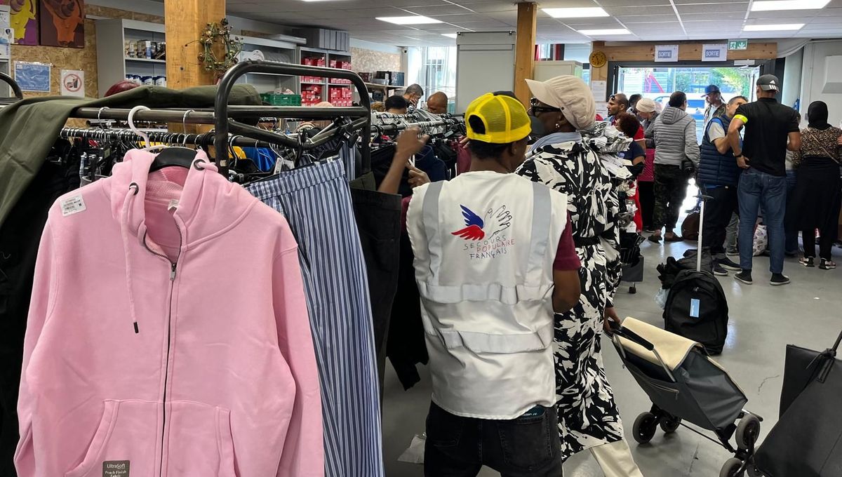 "Ils divisent les prix pas trois" : la braderie solidaire de rentrée du Secours populaire attire du monde à Grenoble